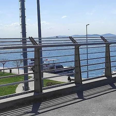 Apartman Fafsuitehome *